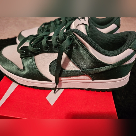 Wmns Dunk Low 'Satin Green - Sold - Picture 11 of 12